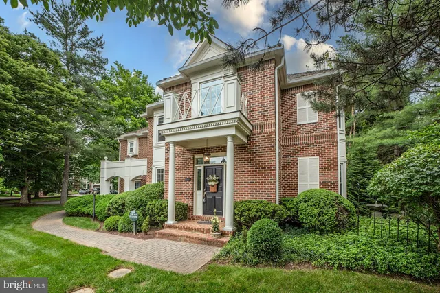 $1,625,000 | 1 Town Gate Court, Bethesda, MD 20817