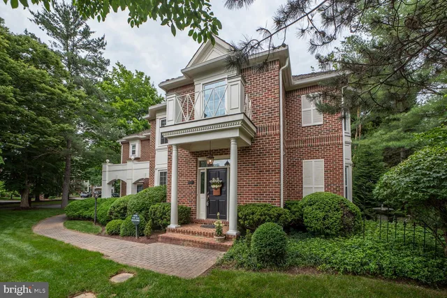 $1,625,000 | 1 Town Gate Court, Bethesda, MD 20817