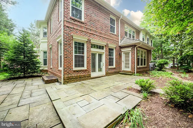 $1,625,000 | 1 Town Gate Court, Bethesda, MD 20817