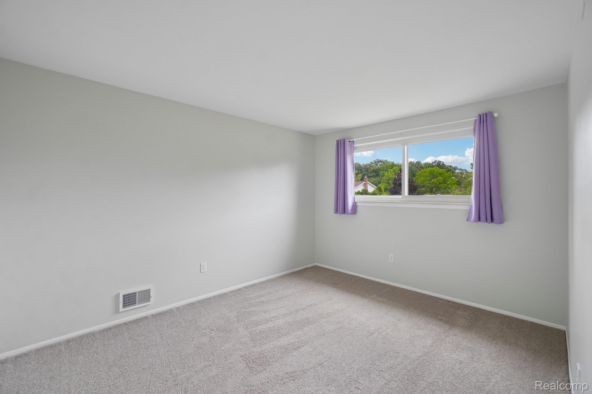 6046 Wedgewood Road Canton, MI 48187 - Photo 27 of 45 28-web-or-mls-Wedgewood Rd-S2206-028.jpg