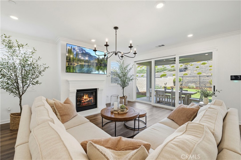 28445 Sunny Ridge Terrace Castaic, CA 91384 - Photo 9 of 74 Family Room