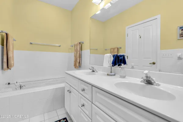 $3,400 | 209 Beach Front, Unit 1, Manasquan, NJ 08736