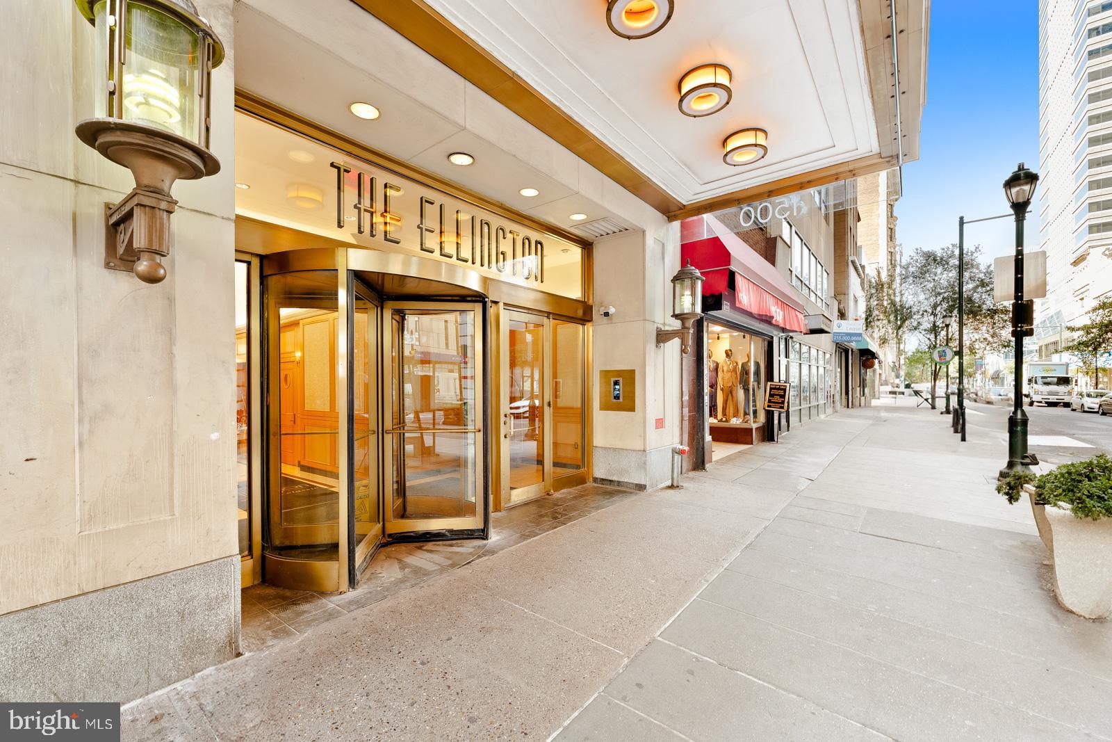 1500-00 Chestnut Street, Unit 19F Philadelphia, PA 19102 - Photo 11 of 33 a view of an entryway door