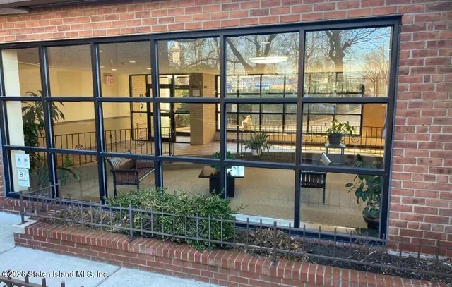 $319,000 | 100 Colfax Avenue, Unit 7J | Grant City