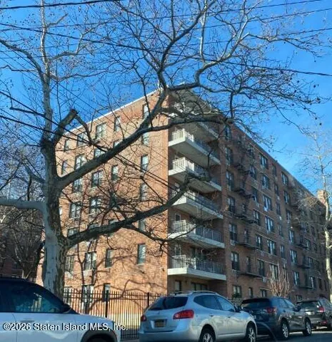 $319,000 | 100 Colfax Avenue, Unit 7J | Grant City