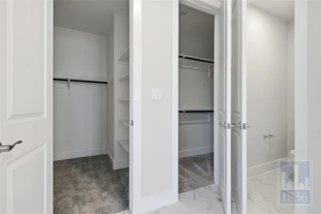 a view of entryway with a bathroom