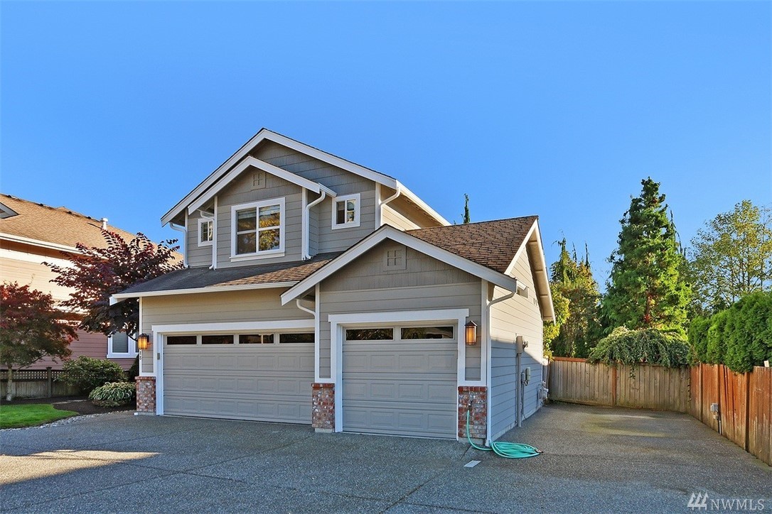 4818 151st Street Southwest Edmonds, WA 98026 - Photo 2 of 22 Gallery Image 2