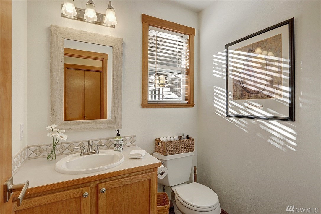 4818 151st Street Southwest Edmonds, WA 98026 - Photo 11 of 22 Gallery Image 11