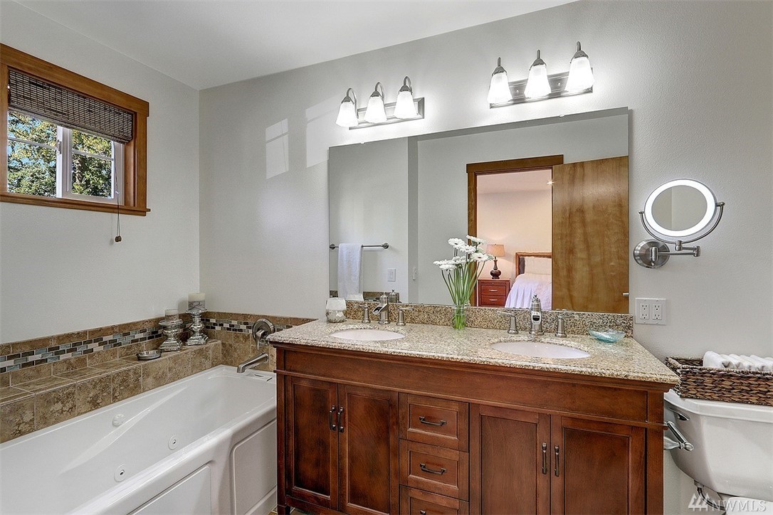 4818 151st Street Southwest Edmonds, WA 98026 - Photo 17 of 22 Gallery Image 17