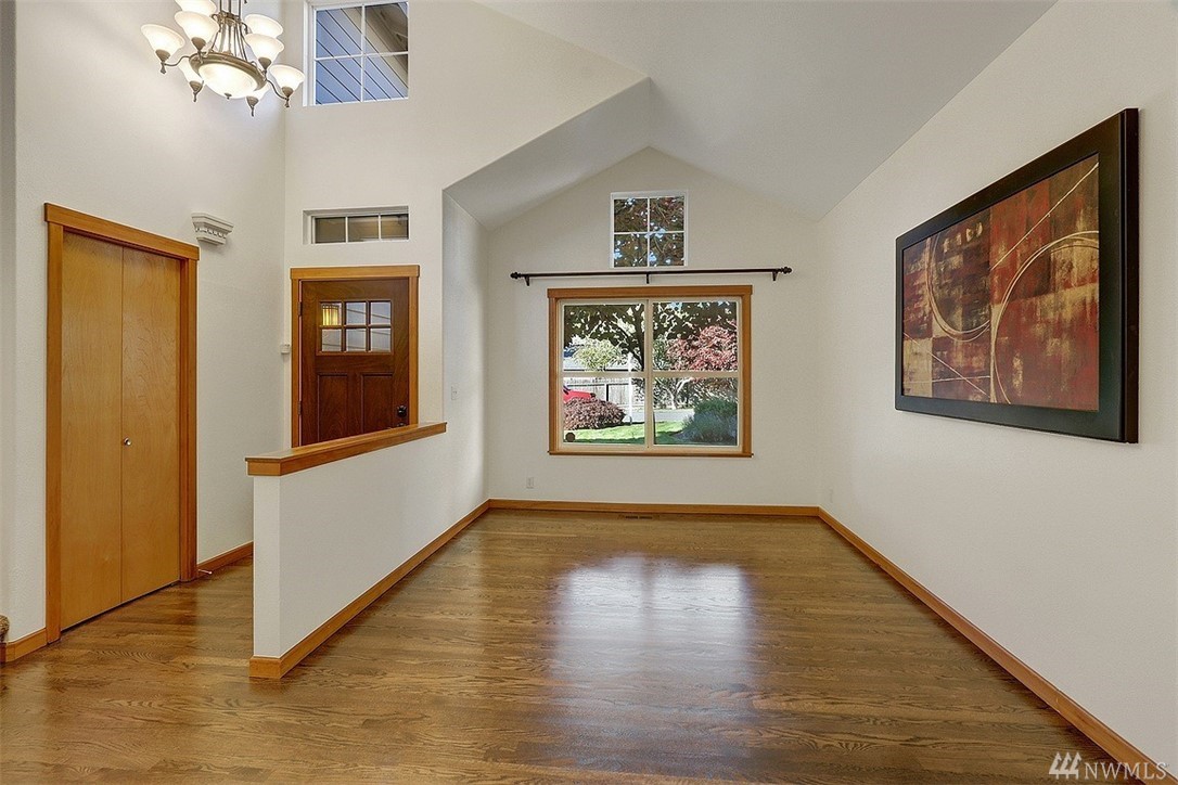 4818 151st Street Southwest Edmonds, WA 98026 - Photo 4 of 22 Gallery Image 4