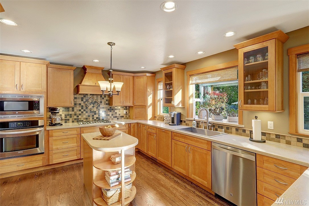 4818 151st Street Southwest Edmonds, WA 98026 - Photo 6 of 22 Gallery Image 6