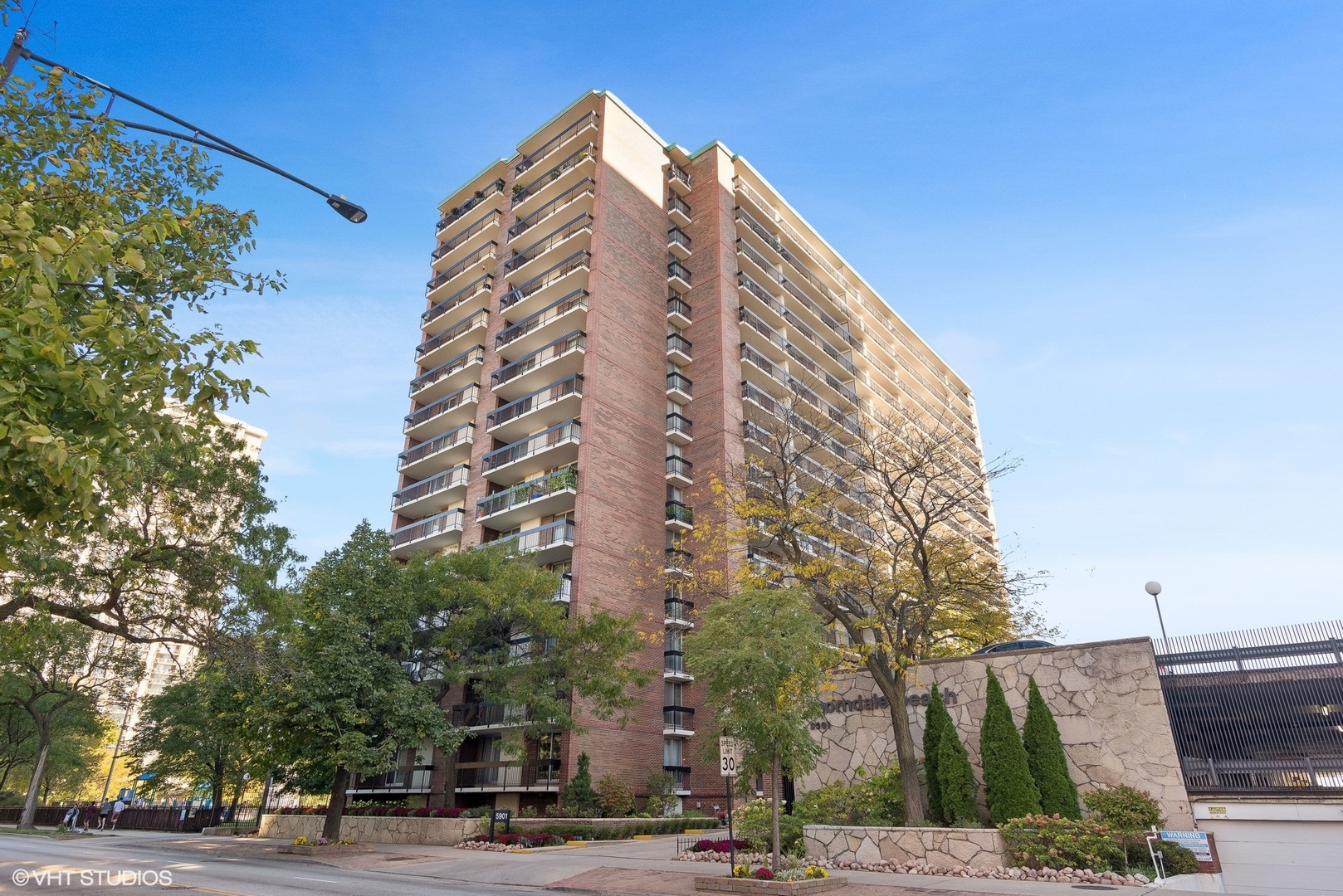 5901 North Sheridan Road, Unit 8K Chicago, IL 60660 - Photo 1 of 23 Gallery Image 1