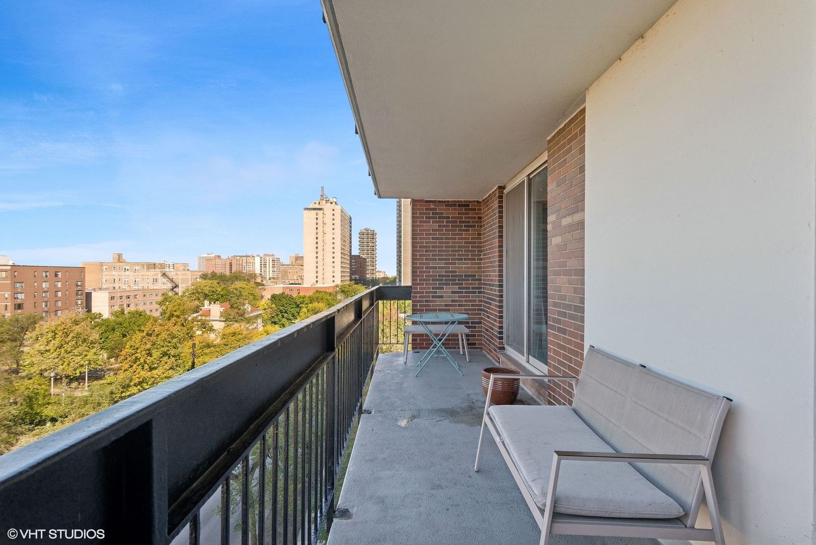 5901 North Sheridan Road, Unit 8K Chicago, IL 60660 - Photo 17 of 23 Gallery Image 17