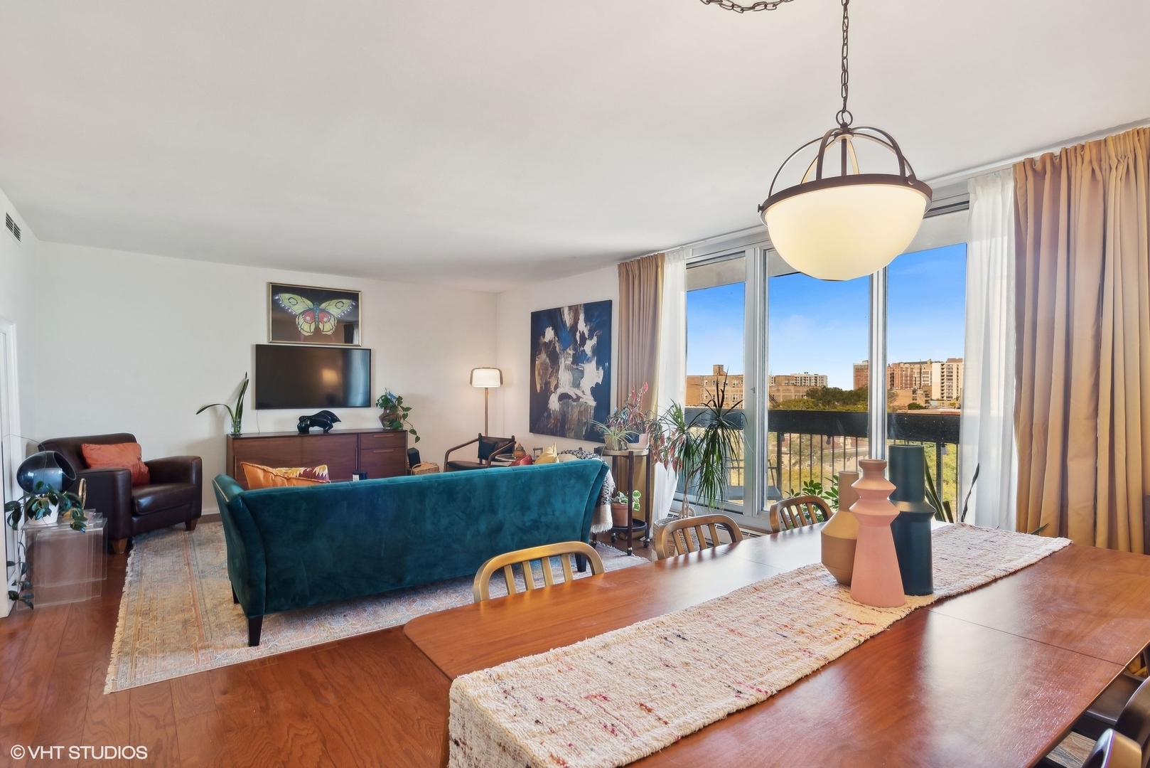 5901 North Sheridan Road, Unit 8K Chicago, IL 60660 - Photo 4 of 23 Gallery Image 4