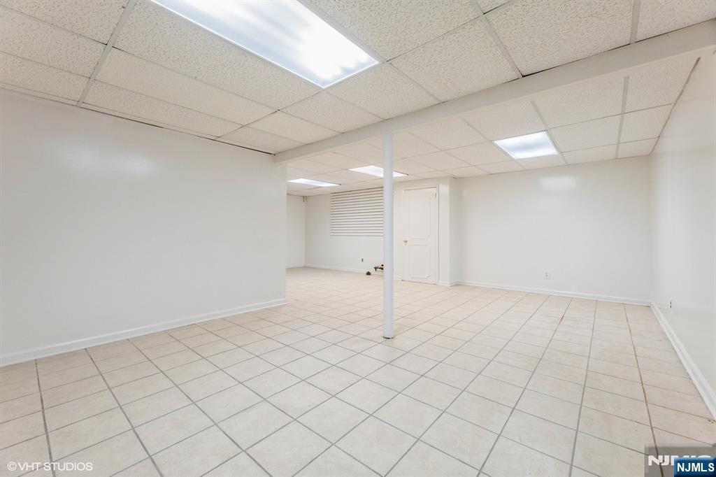 275 Taft Court Paramus, NJ 07652 - Photo 27 of 40