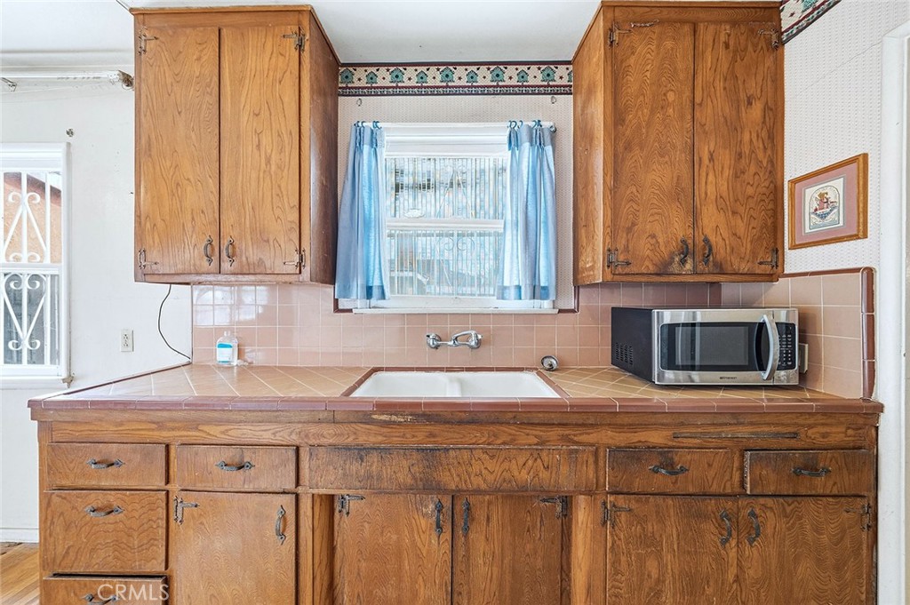 285 East Carter Street Rialto, CA 92376 - Photo 7 of 27