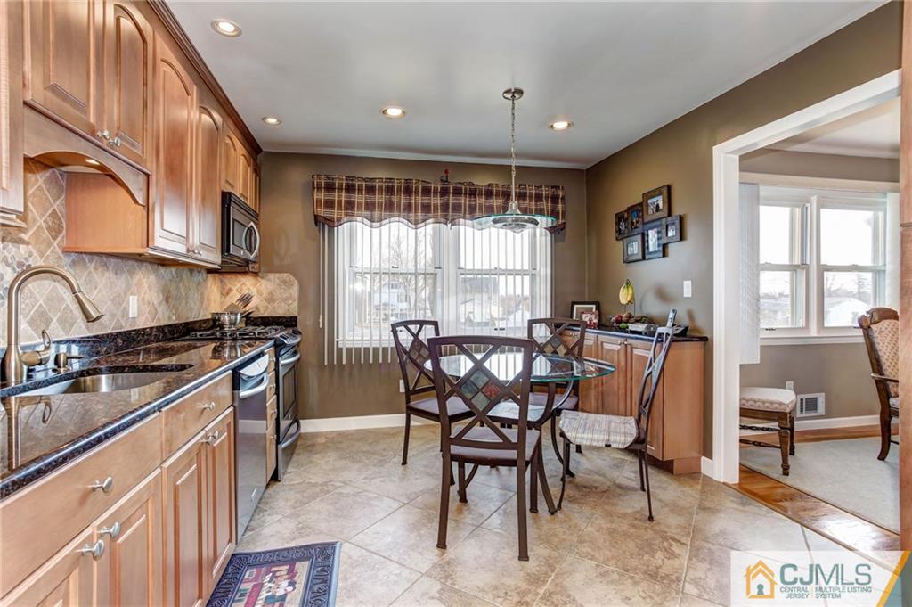 8 Ridgedale Place Woodbridge, NJ 07095 - Photo 2 of 18 Gallery Image 2