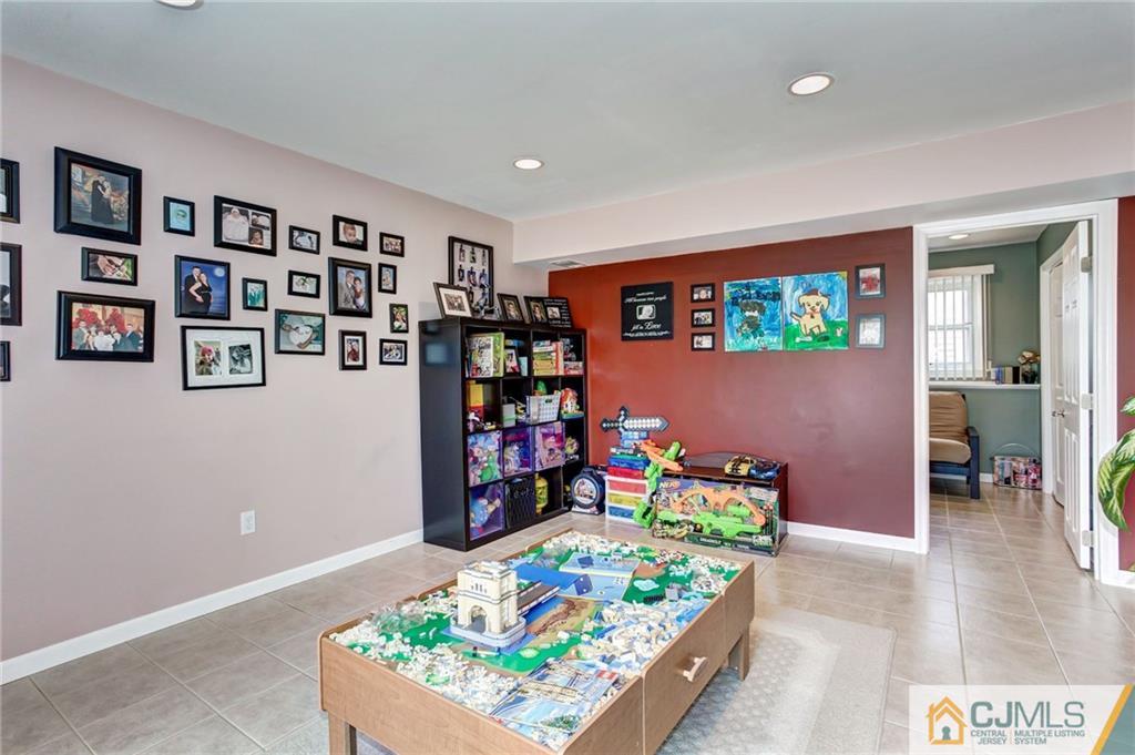 8 Ridgedale Place Woodbridge, NJ 07095 - Photo 12 of 18 Gallery Image 12