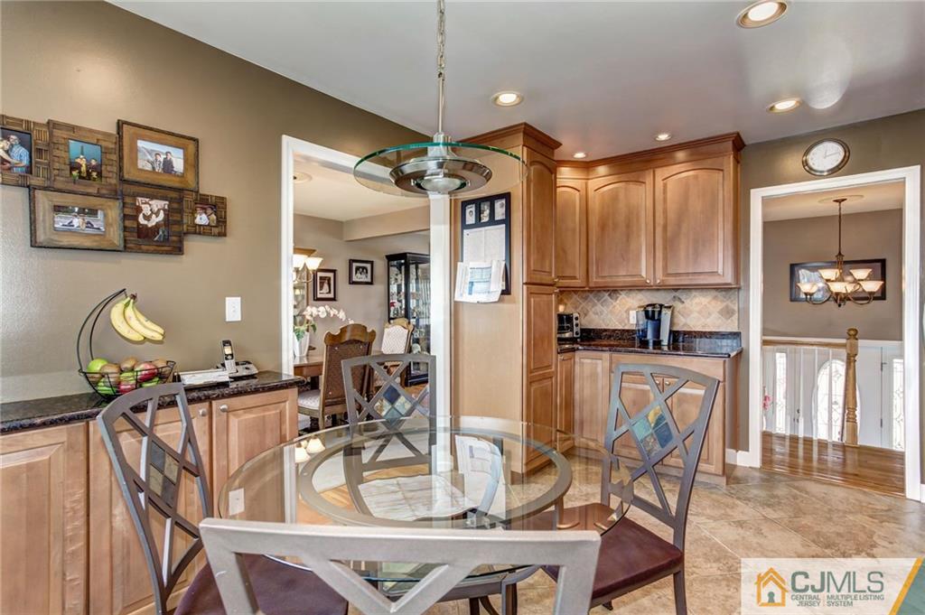 8 Ridgedale Place Woodbridge, NJ 07095 - Photo 3 of 18 Gallery Image 3