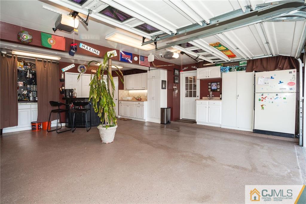 8 Ridgedale Place Woodbridge, NJ 07095 - Photo 5 of 18 Gallery Image 5