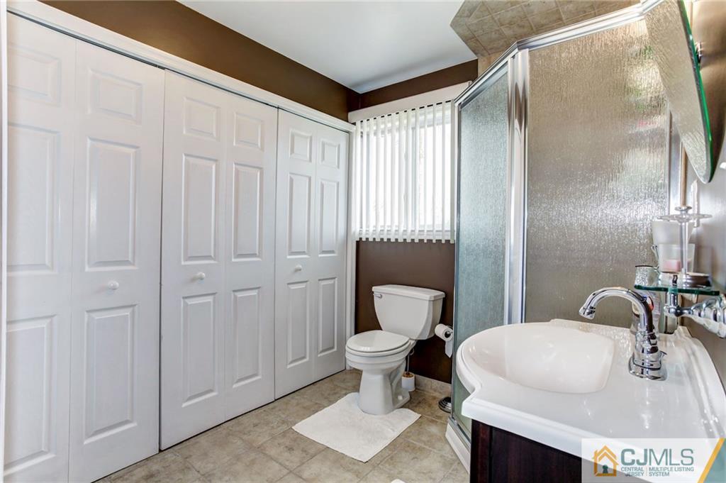 8 Ridgedale Place Woodbridge, NJ 07095 - Photo 6 of 18 Gallery Image 6