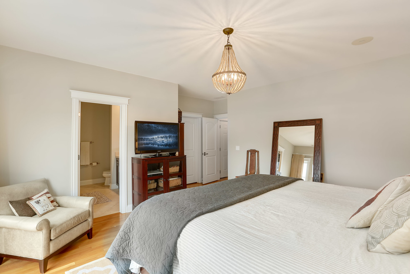 456 West Briar Place, Unit 4 Chicago, IL 60657 - Photo 15 of 30 a bedroom with a bed and a flat screen tv