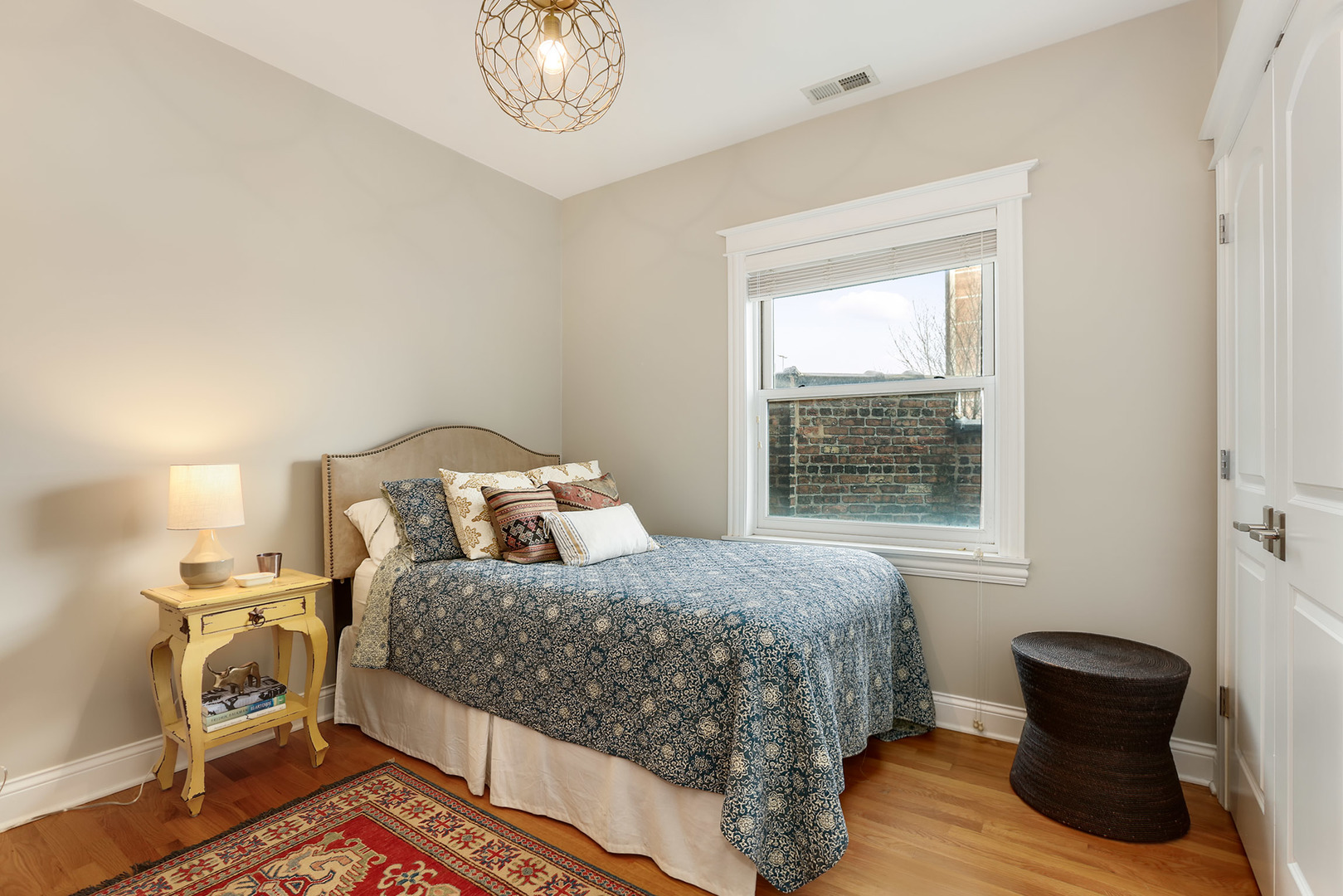 456 West Briar Place, Unit 4 Chicago, IL 60657 - Photo 18 of 30 a bedroom with a bed and a window