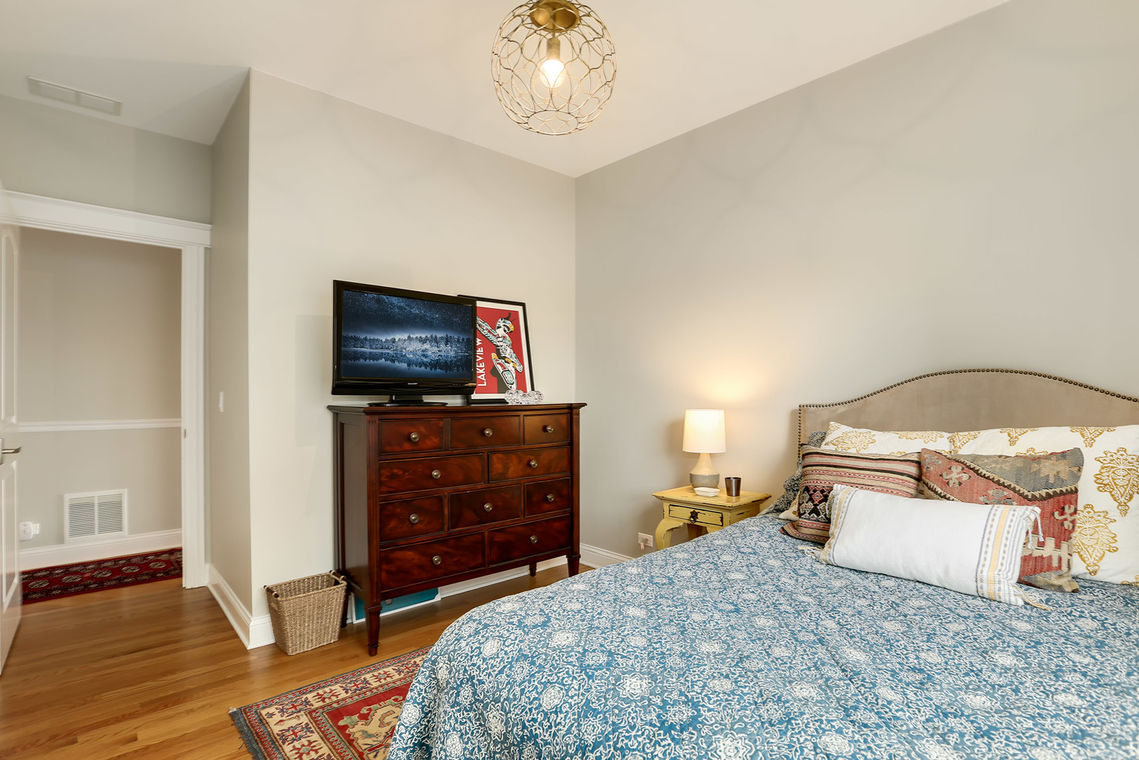 456 West Briar Place, Unit 4 Chicago, IL 60657 - Photo 19 of 30 a bedroom with a bed and a television