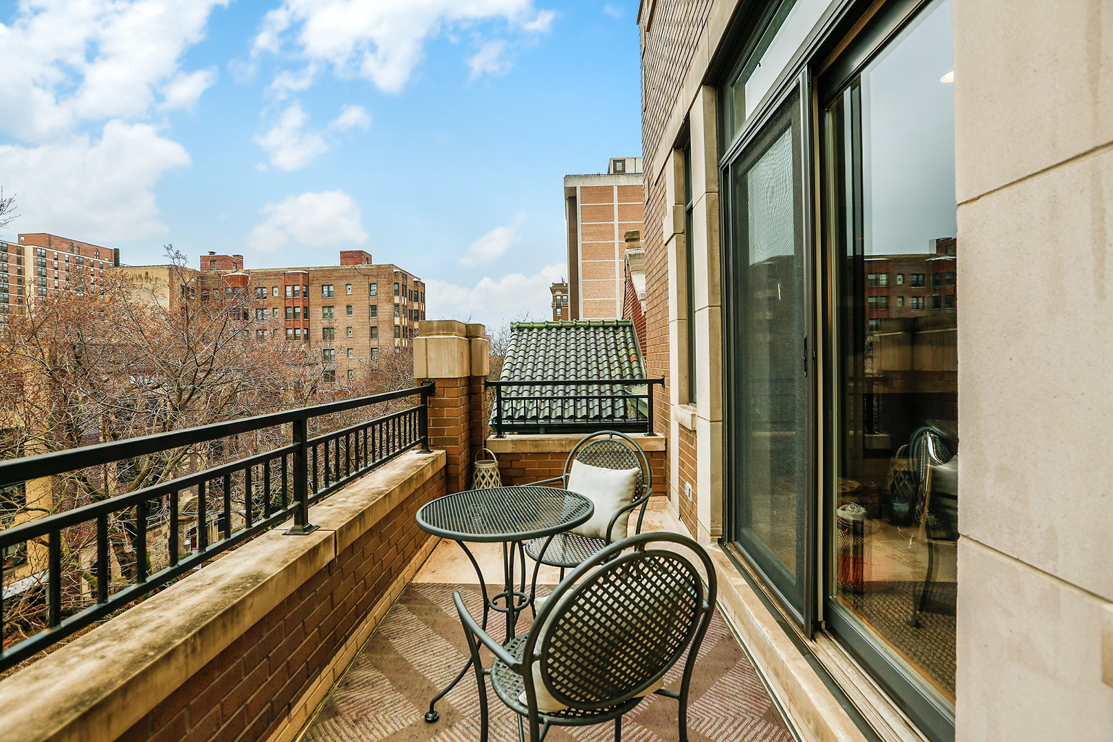 456 West Briar Place, Unit 4 Chicago, IL 60657 - Photo 22 of 30 a view of a balcony with chairs