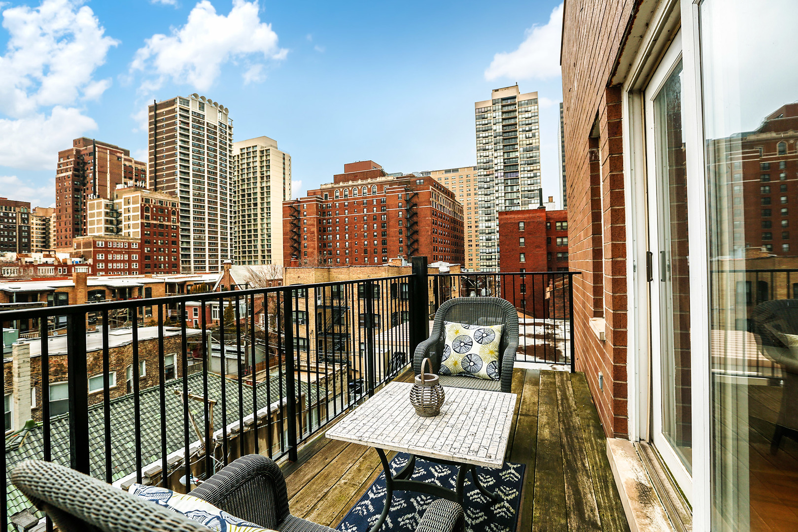456 West Briar Place, Unit 4 Chicago, IL 60657 - Photo 24 of 30 a view of city from balcony