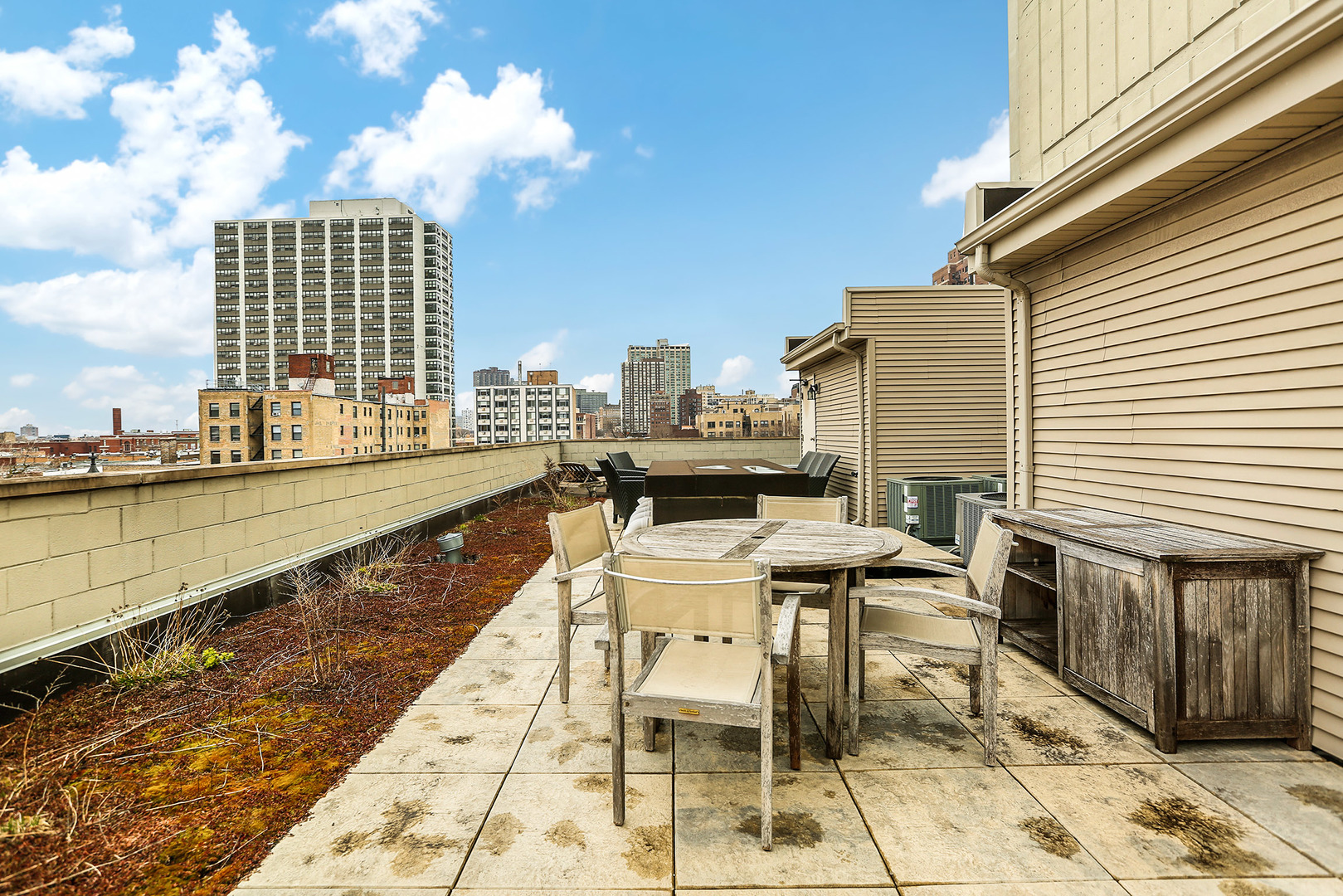 456 West Briar Place, Unit 4 Chicago, IL 60657 - Photo 26 of 30 a view of a balcony with a table and chairs