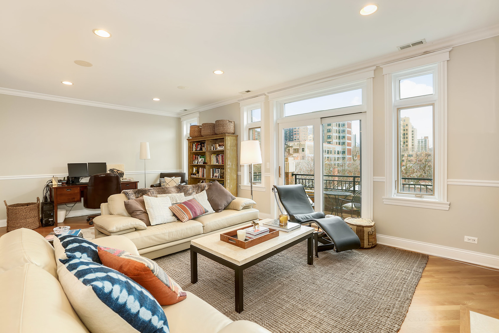 456 West Briar Place, Unit 4 Chicago, IL 60657 - Photo 3 of 30 a living room with furniture and a window