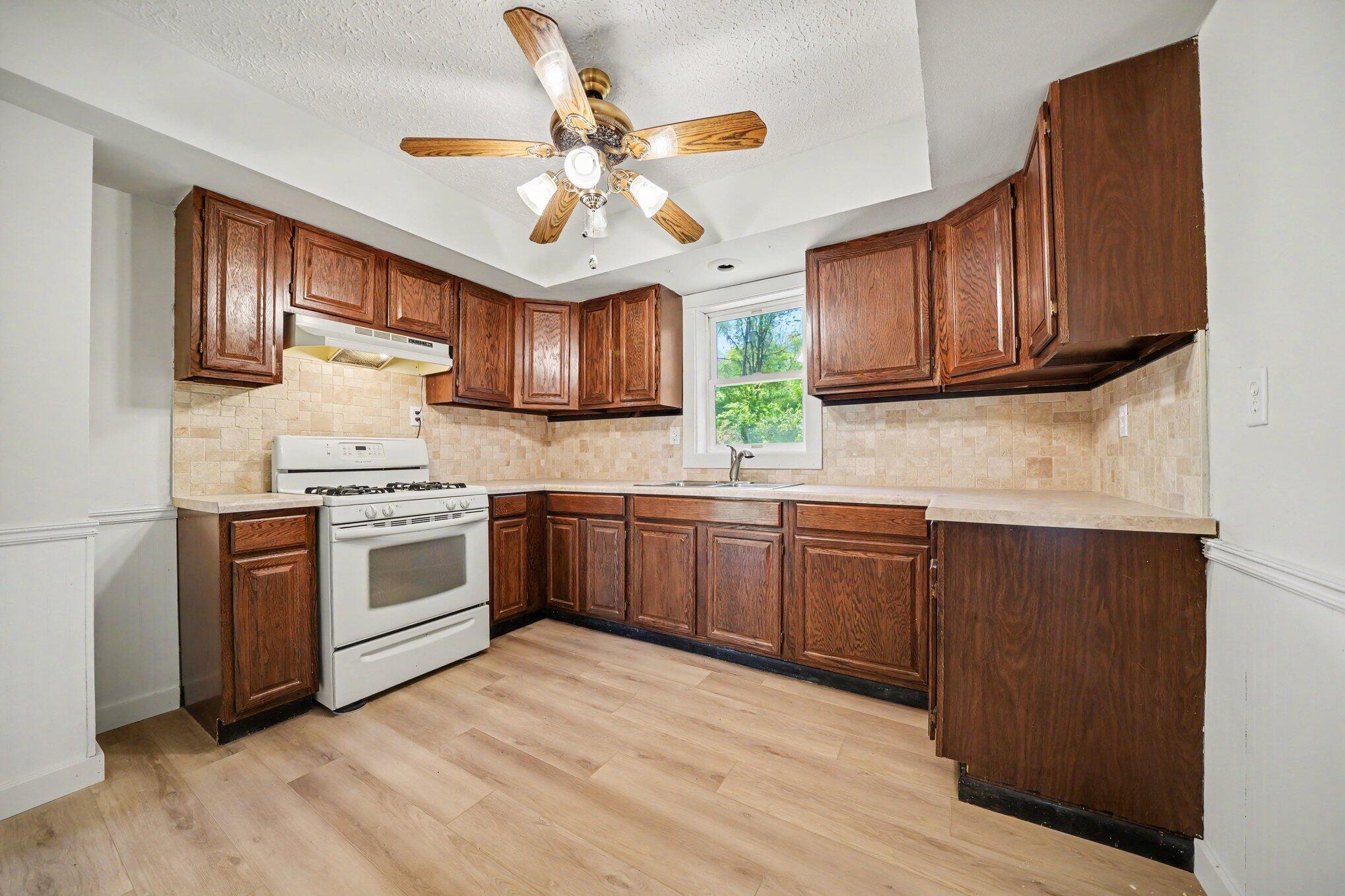 310 South Philip Road Niles, MI 49120 - Photo 14 of 32 Kitchen
