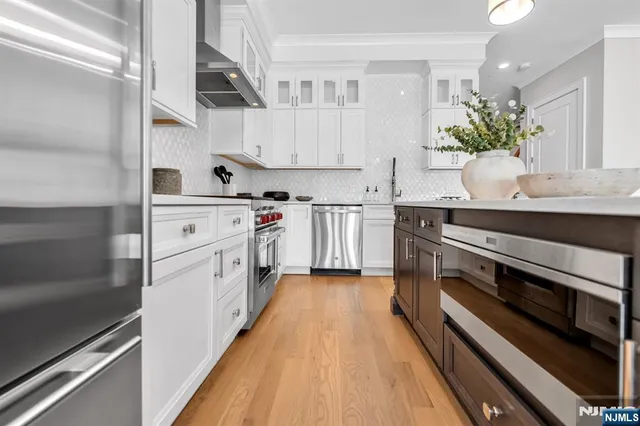 $1,079,000 | 12 Gabriel Court, Unit 12, Paramus, NJ 07652