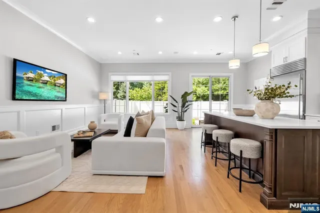 $1,079,000 | 12 Gabriel Court, Unit 12, Paramus, NJ 07652