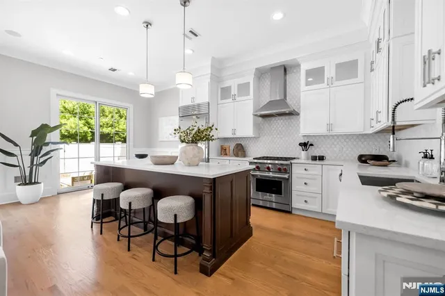 $1,079,000 | 12 Gabriel Court, Unit 12, Paramus, NJ 07652