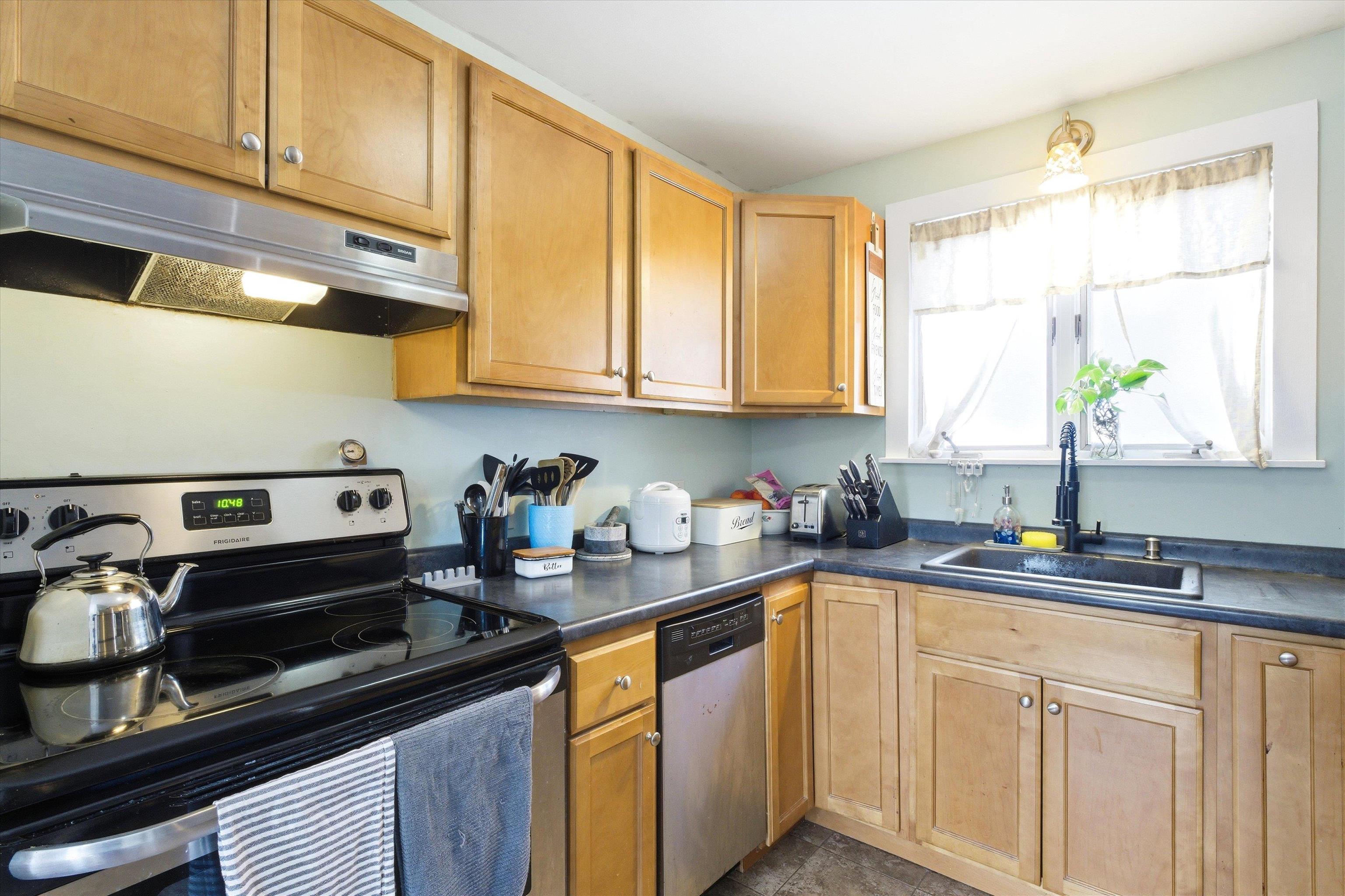 29 Bear Hill Road Hillsborough, NH 03244 - Photo 7 of 27