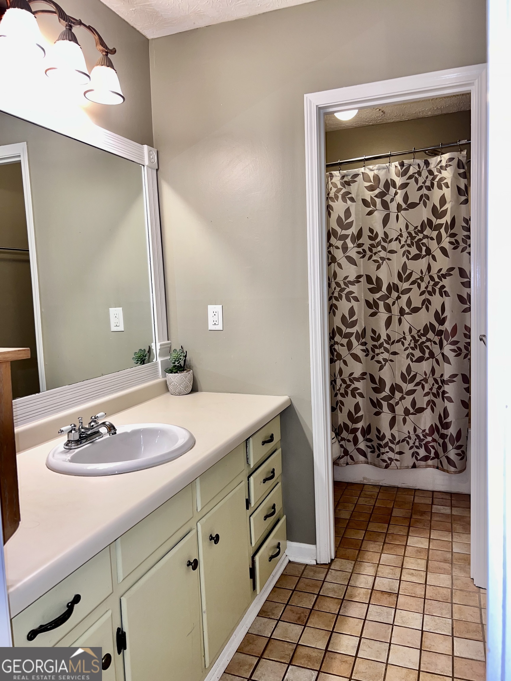 256 Cherokee Ridge Athens, GA 30606 - Photo 13 of 35 a bathroom with a granite countertop sink a mirror and shower