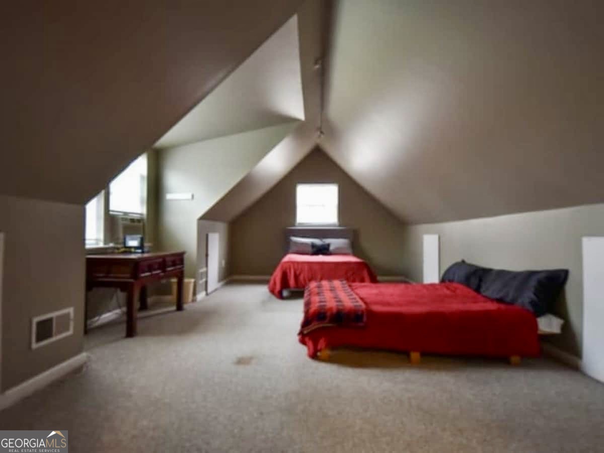 256 Cherokee Ridge Athens, GA 30606 - Photo 15 of 35 a kids room with a bed and a window