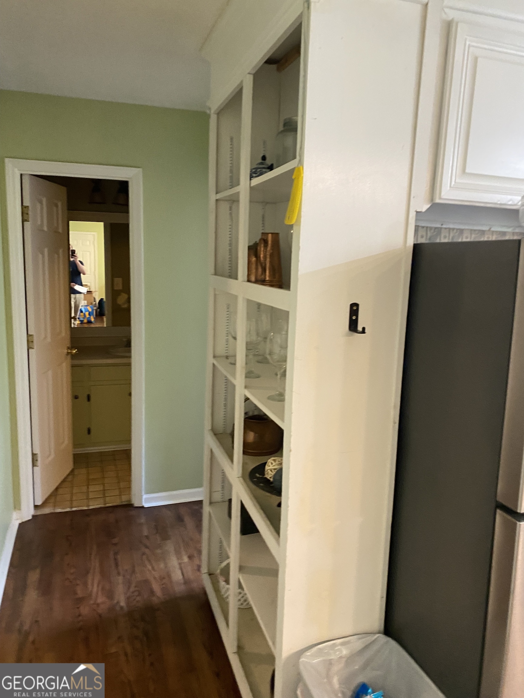 256 Cherokee Ridge Athens, GA 30606 - Photo 7 of 35 a view of walk in closet