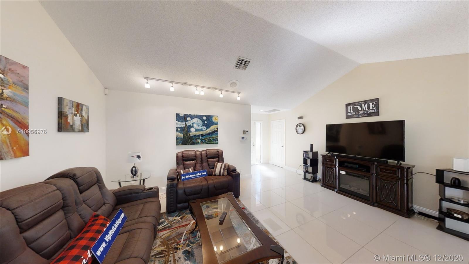 8915 Old Pine Road Boca Raton, FL 33433 - Photo 11 of 48 Family Room