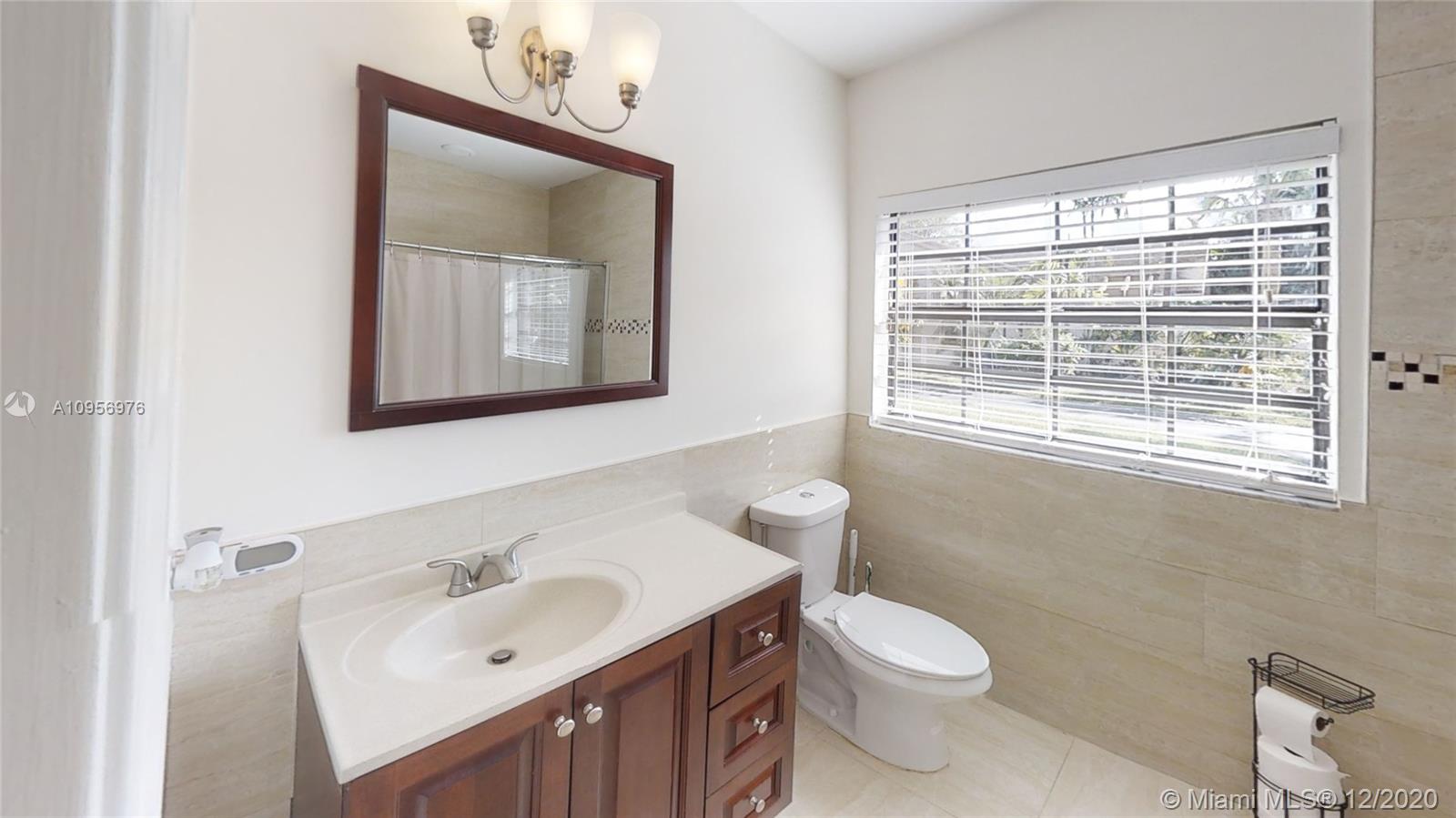 8915 Old Pine Road Boca Raton, FL 33433 - Photo 33 of 48 Bathroom