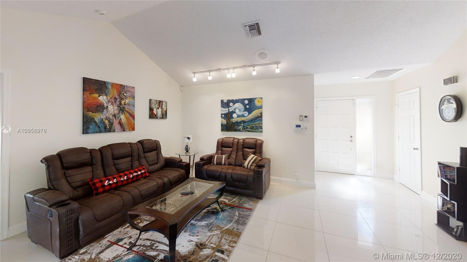 8915 Old Pine Road Boca Raton, FL 33433 - Photo 9 of 48 Family Room