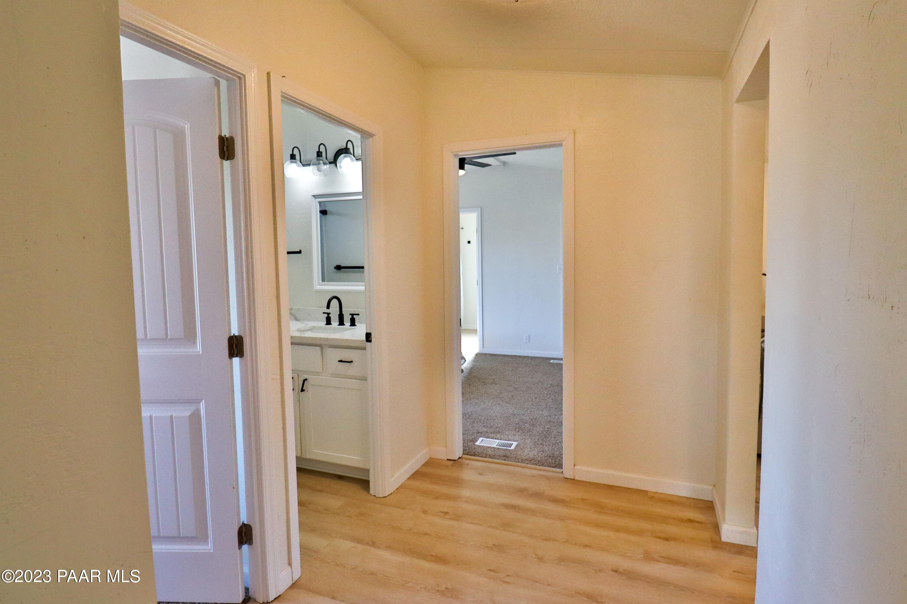 4360 North Ranger Road Prescott Valley, AZ 86314 - Photo 6 of 26 Hallway