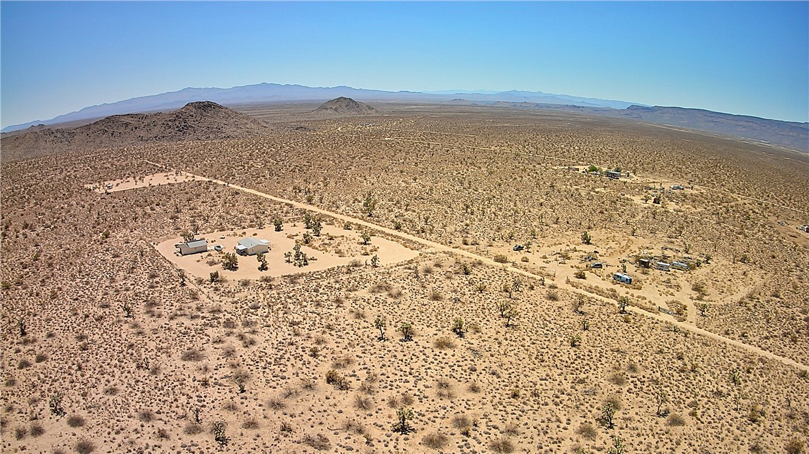 11900 South Dateland Road Yucca, AZ 86438 - Photo 5 of 7 a view of an ocean