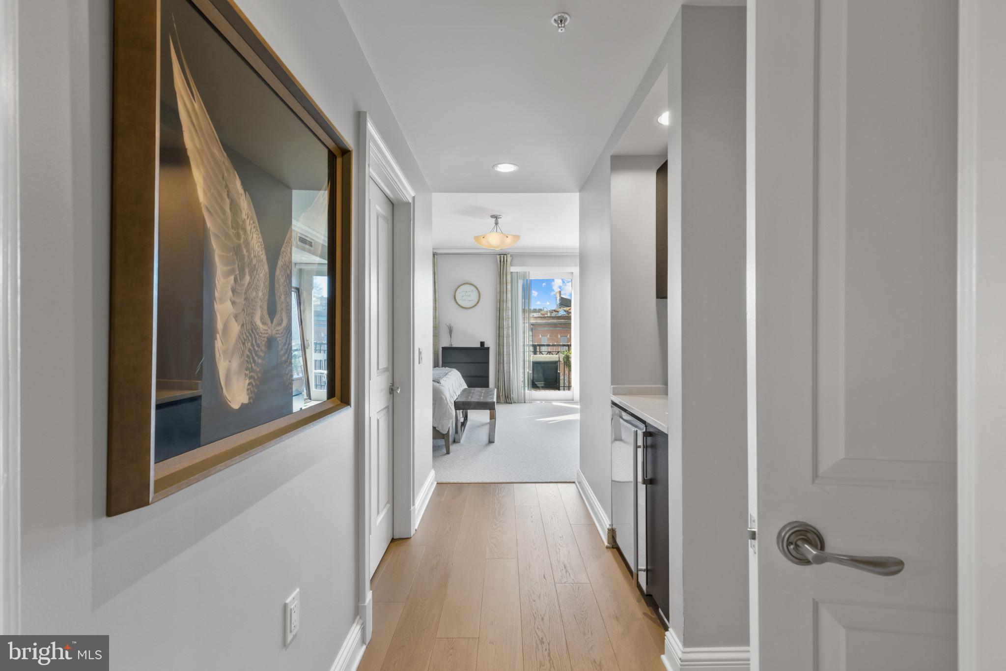 801 Key Highway, Unit T70 Baltimore, MD 21230 - Photo 24 of 43 a view of a hallway with windows