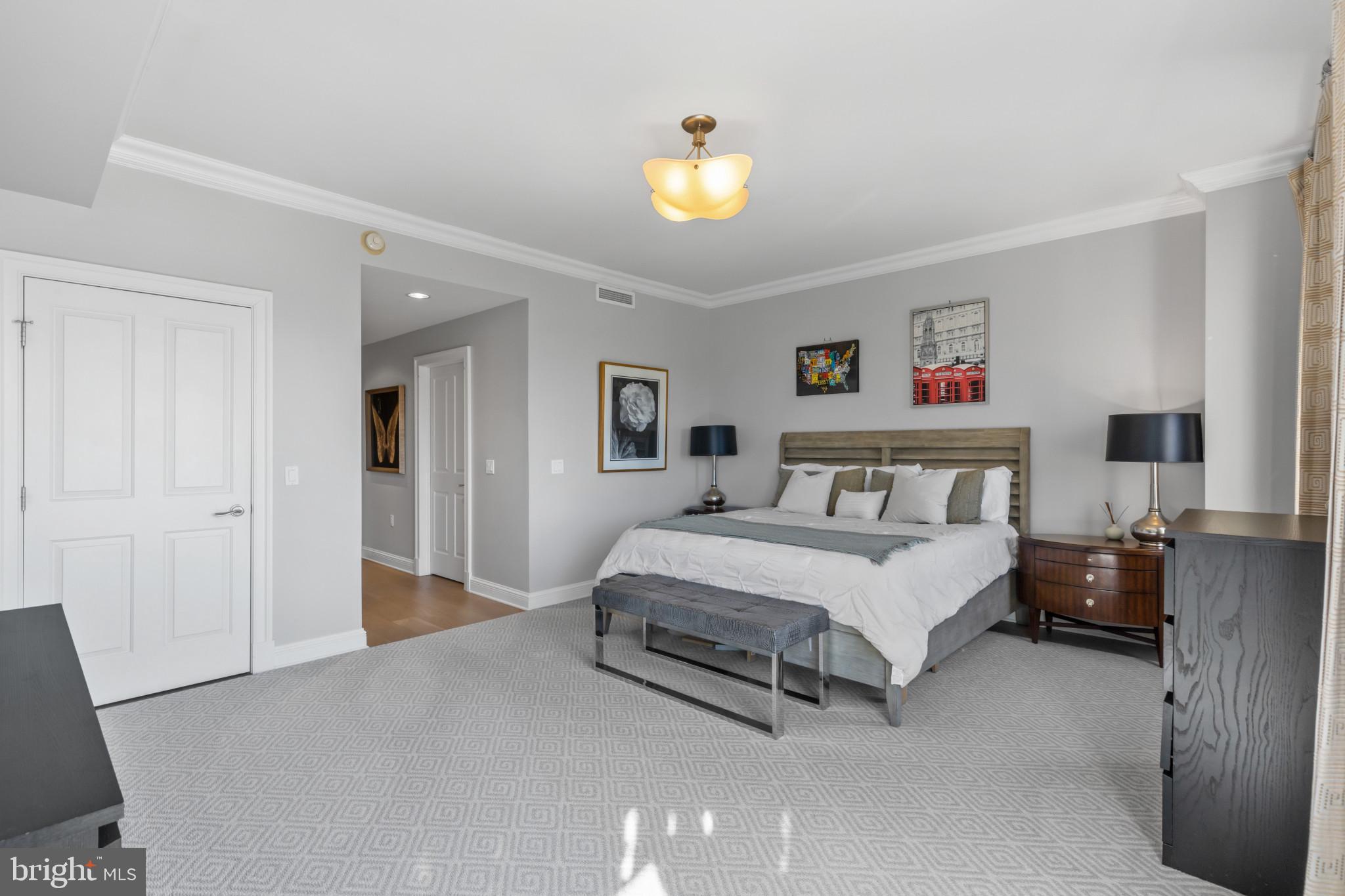 801 Key Highway, Unit T70 Baltimore, MD 21230 - Photo 28 of 43 a spacious bedroom with a bed and a chandelier