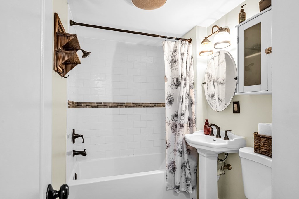 17 Campechi Street Springfield, MA 01104 - Photo 19 of 35 Gallery Image 19