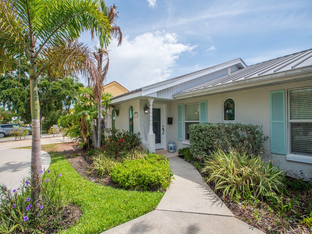 1914 Robalo Drive Vero Beach, FL 32960 - Photo 4 of 36