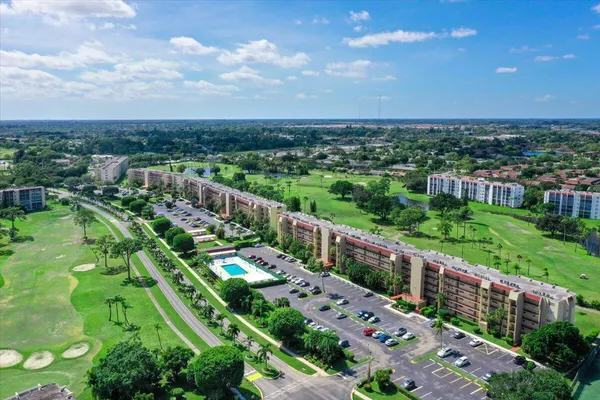$139,000 | 3755 Via Poinciana, Unit 611, Lake Worth, FL 33467